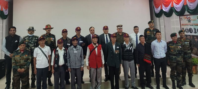 Dignitaries with war veterans during the arrival of Swarnim Vijay Varsh victory flame in Kohima on October 11. (Morung Photo)